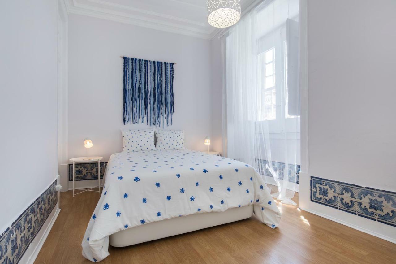 Blue Tiles In Center Appartement