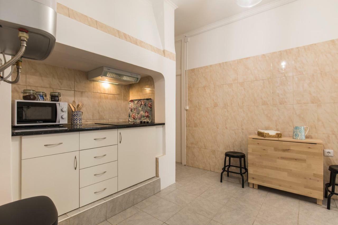 Blue Tiles In Center Appartement